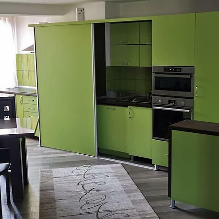 Luxury Apartment With Two Bedrooms And Large Living Room, 100 Square Meters, City Center أرادايا المظهر الخارجي الصورة
