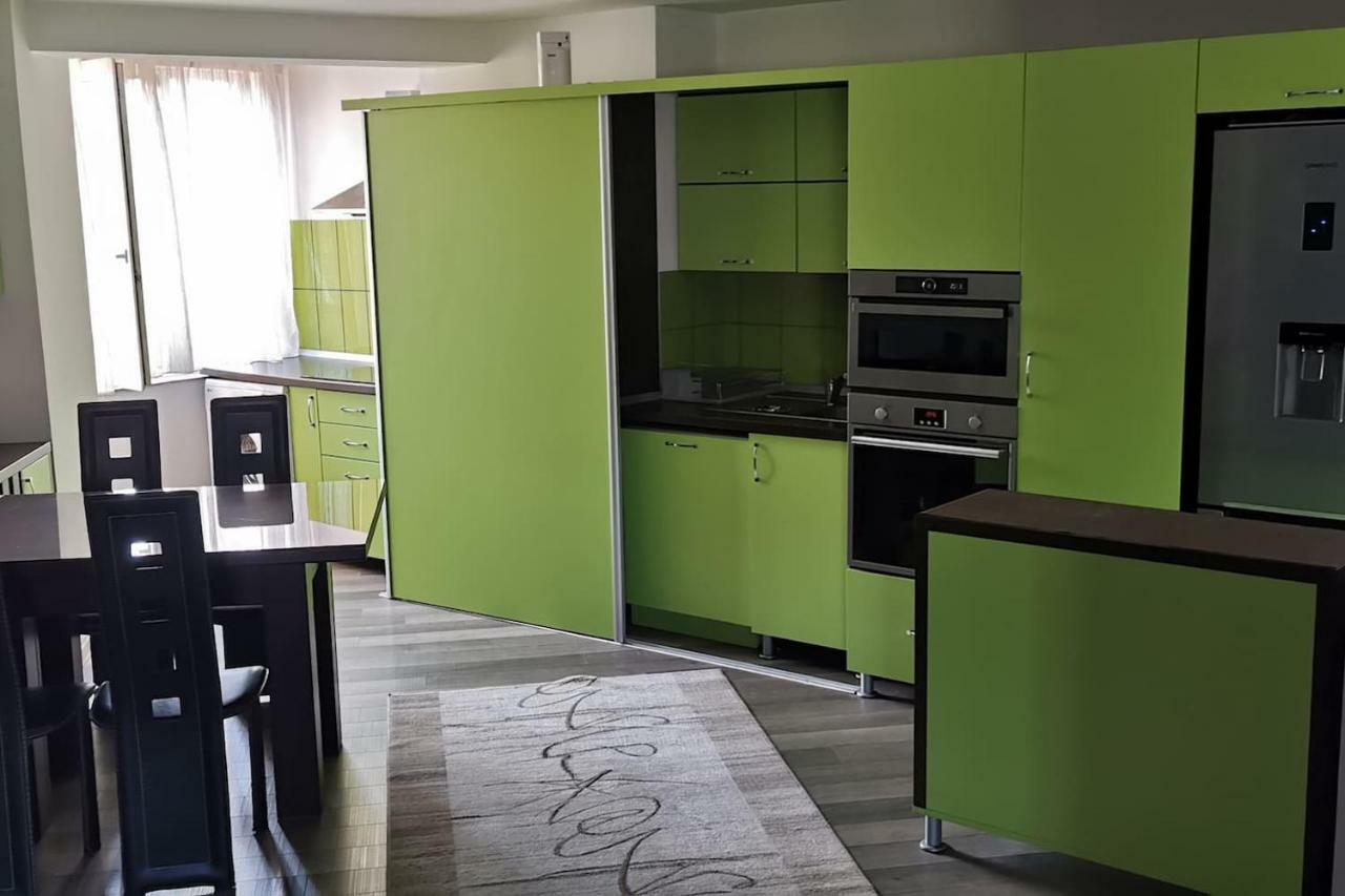 Luxury Apartment With Two Bedrooms And Large Living Room, 100 Square Meters, City Center أرادايا المظهر الخارجي الصورة