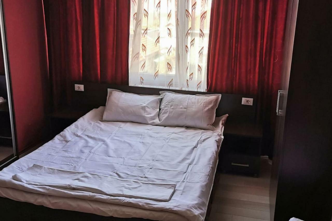 Luxury Apartment With Two Bedrooms And Large Living Room, 100 Square Meters, City Center أرادايا المظهر الخارجي الصورة