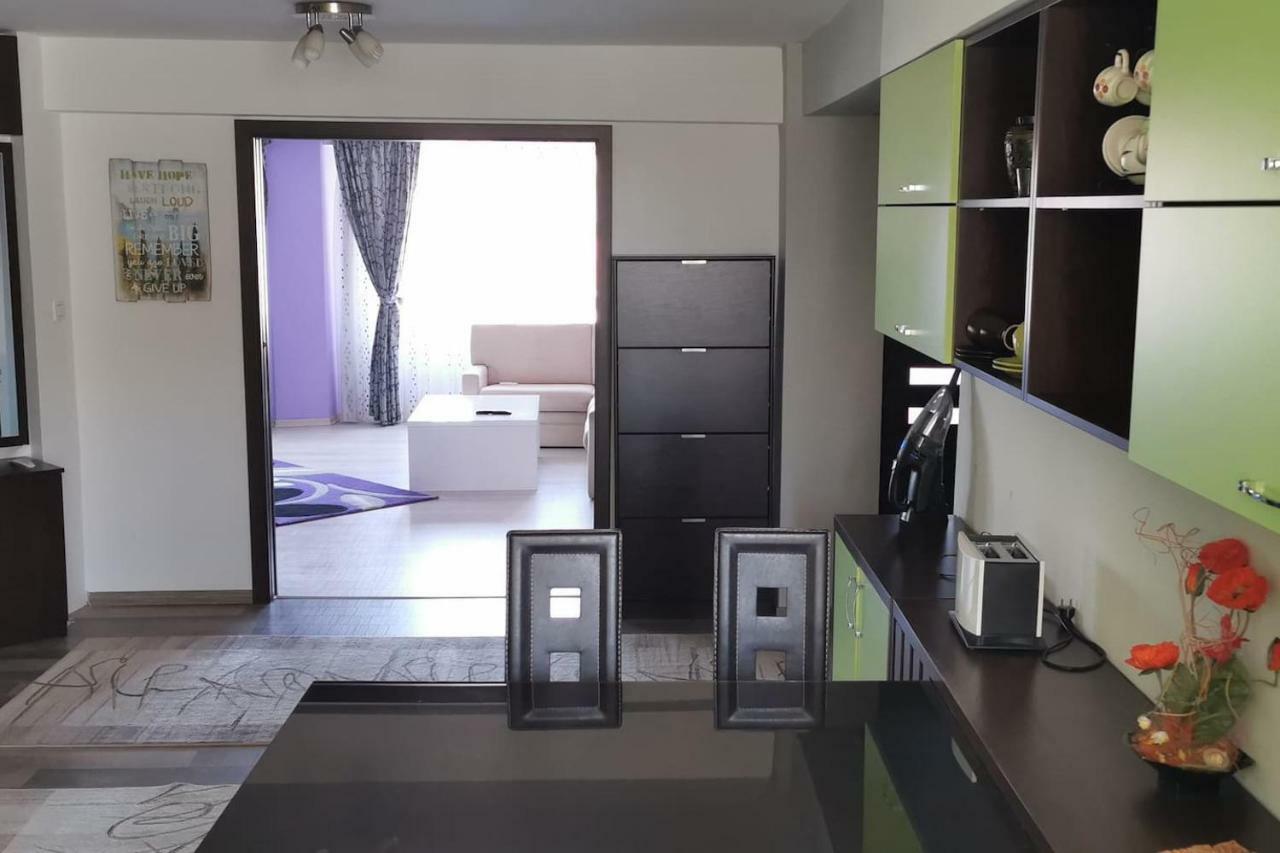 Luxury Apartment With Two Bedrooms And Large Living Room, 100 Square Meters, City Center أرادايا المظهر الخارجي الصورة