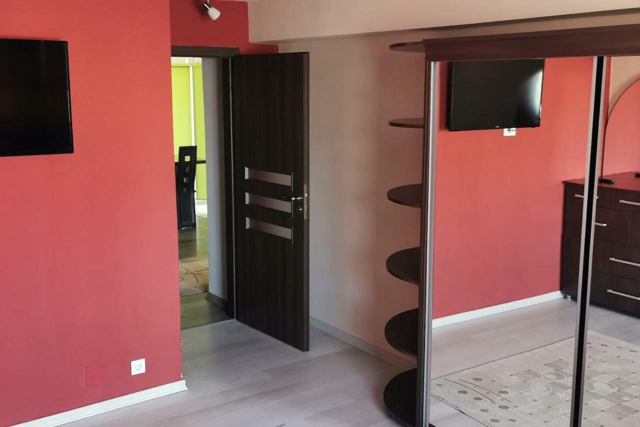 Luxury Apartment With Two Bedrooms And Large Living Room, 100 Square Meters, City Center أرادايا المظهر الخارجي الصورة