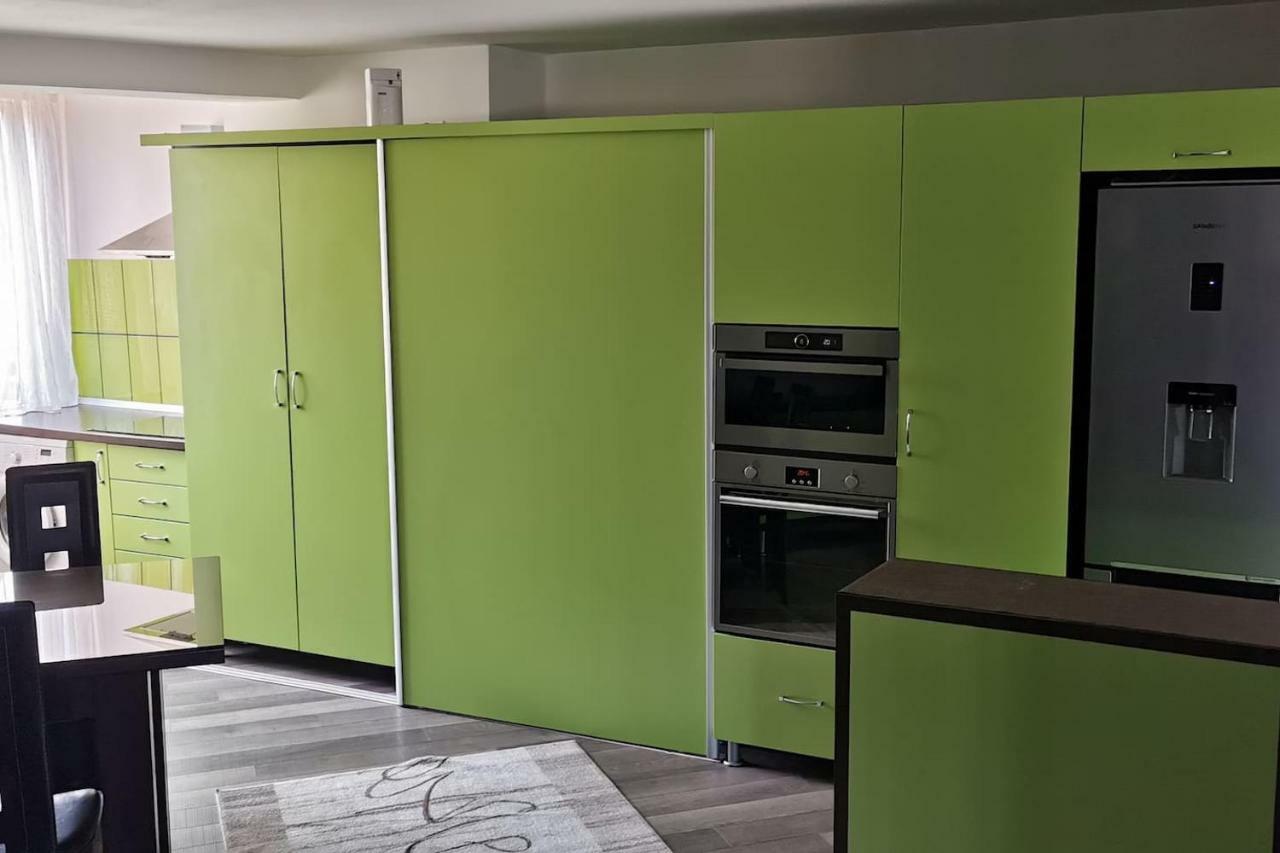 Luxury Apartment With Two Bedrooms And Large Living Room, 100 Square Meters, City Center أرادايا المظهر الخارجي الصورة