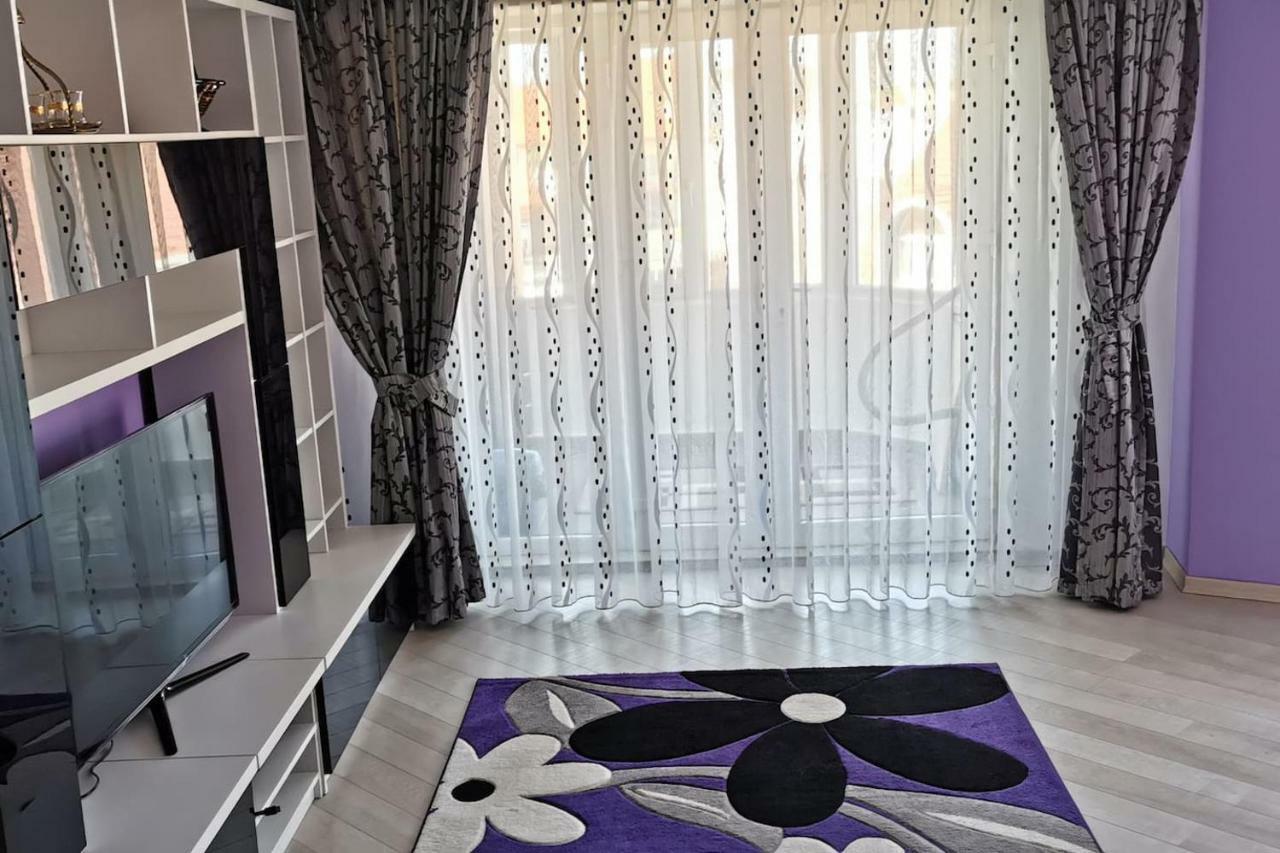 Luxury Apartment With Two Bedrooms And Large Living Room, 100 Square Meters, City Center أرادايا المظهر الخارجي الصورة