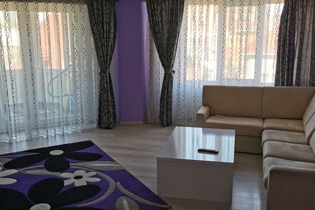 Luxury Apartment With Two Bedrooms And Large Living Room, 100 Square Meters, City Center أرادايا المظهر الخارجي الصورة